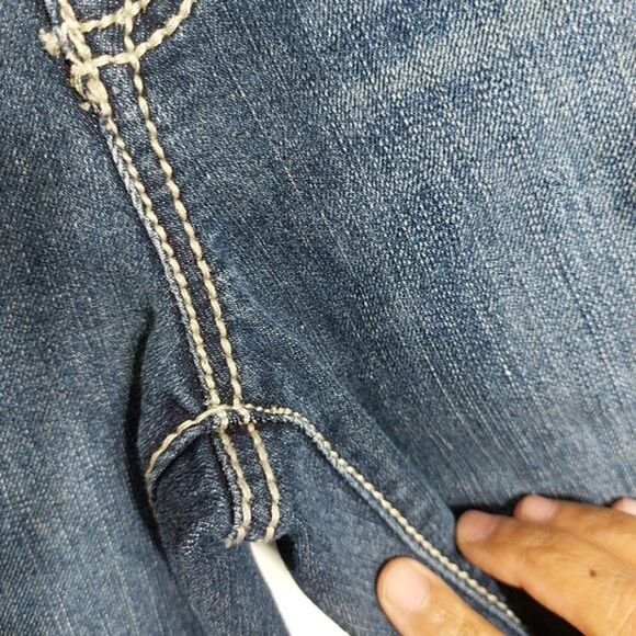 Nine West Vintage America Blue Embroidered Bling Rand Crop Jeans Size 8P /29 - Picture 7 of 12